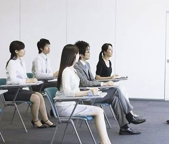 專業化的管理咨詢打造具有競爭力的企業團隊 專業化的管理咨詢打造具有競爭力的企業團隊